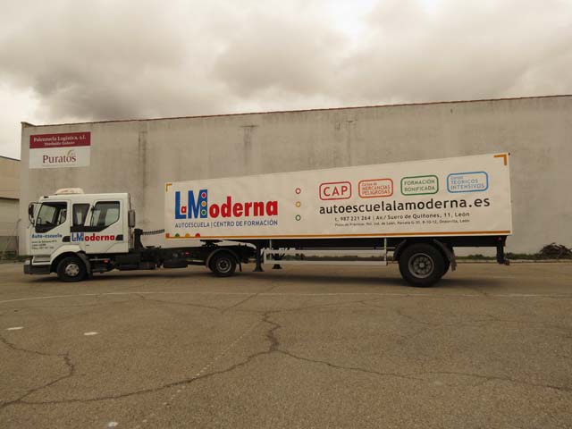 Las maniobras en pista son un paso previo a la obtención del permiso de conducción.